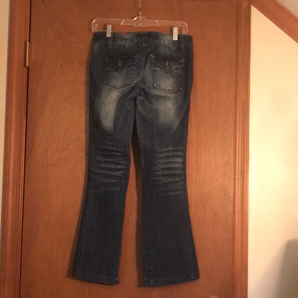 So soft distressed Junior jeans w/brass accents - Picture 4 of 5